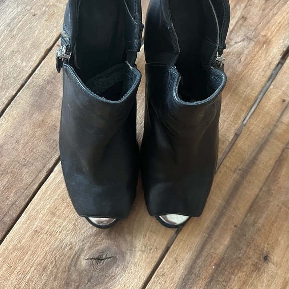 Stuart Weitzman Jump Peep-Toe Ankle Boot, Black-Size 8.5 - Picture 4 of 9